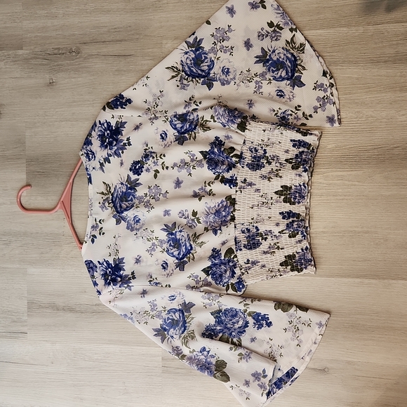 🌺 Beautiful blue-violet flower print Blouse 🌺 - Picture 3 of 4